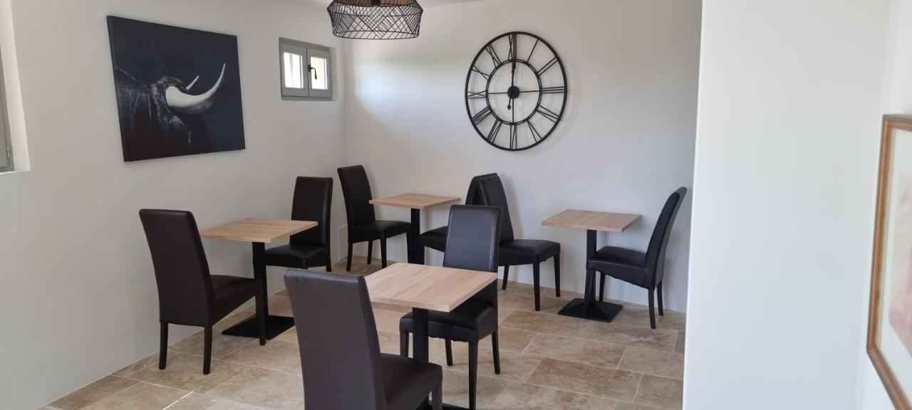 Le Petit Eden Bed & Breakfast Saint-Quentin-la-Poterie Exterior photo