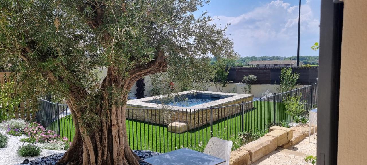Le Petit Eden Bed & Breakfast Saint-Quentin-la-Poterie Exterior photo